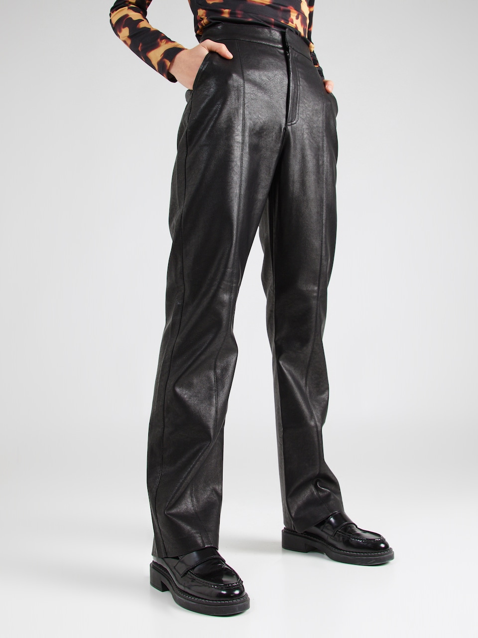 Pantaloni piele Gina Tricot