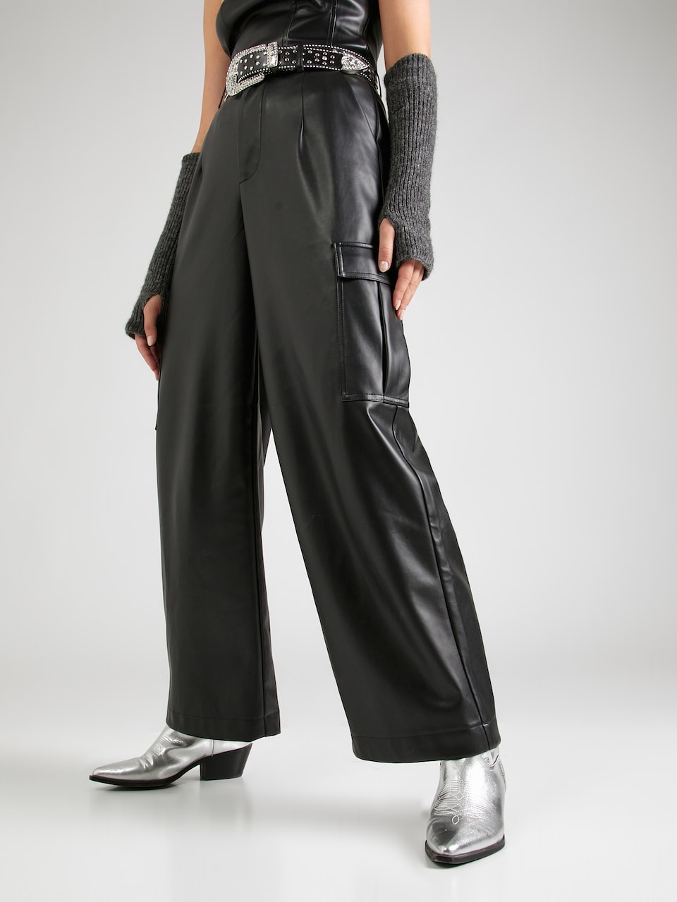 Pantaloni piele ABOUT YOU x Emili Sindlev