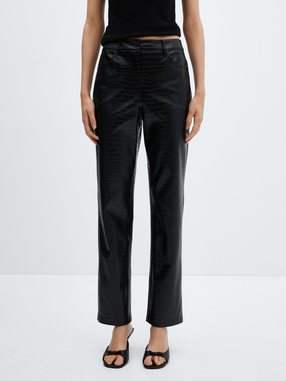 Pantaloni piele MANGO