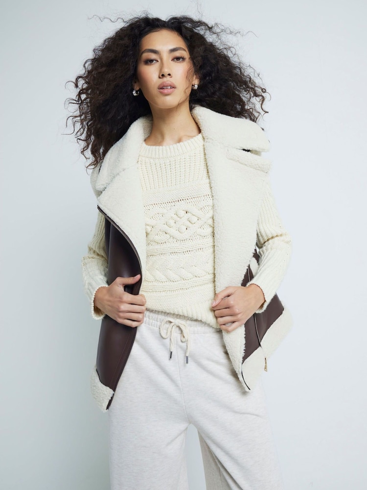 Vestă din amestec de piele sintetică cu blană de miel River Island