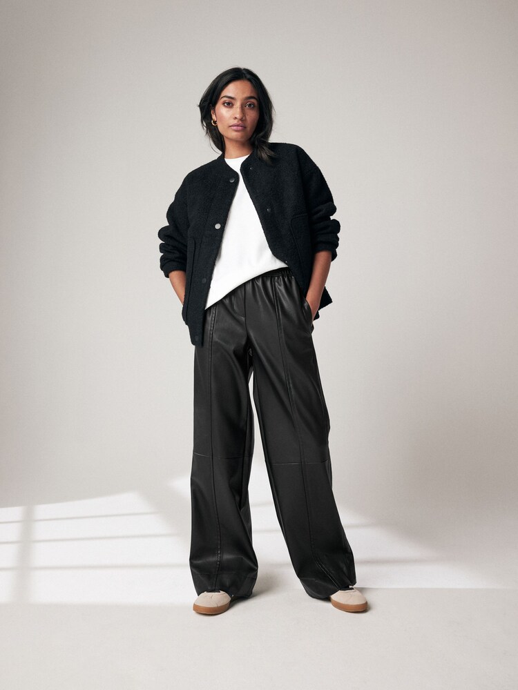 Pantaloni largi din piele artificială