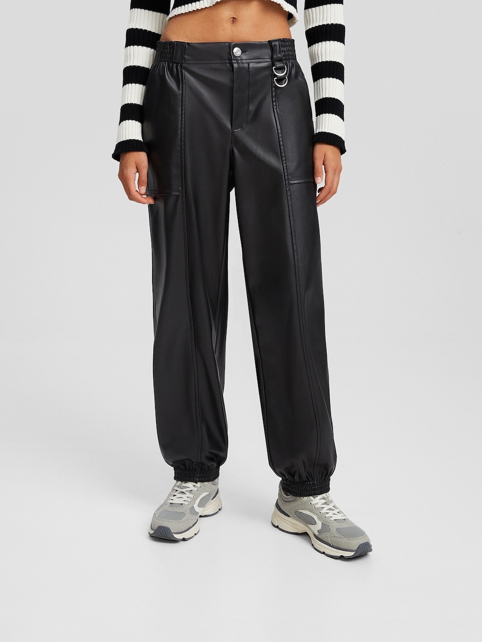 Pantaloni piele Bershka